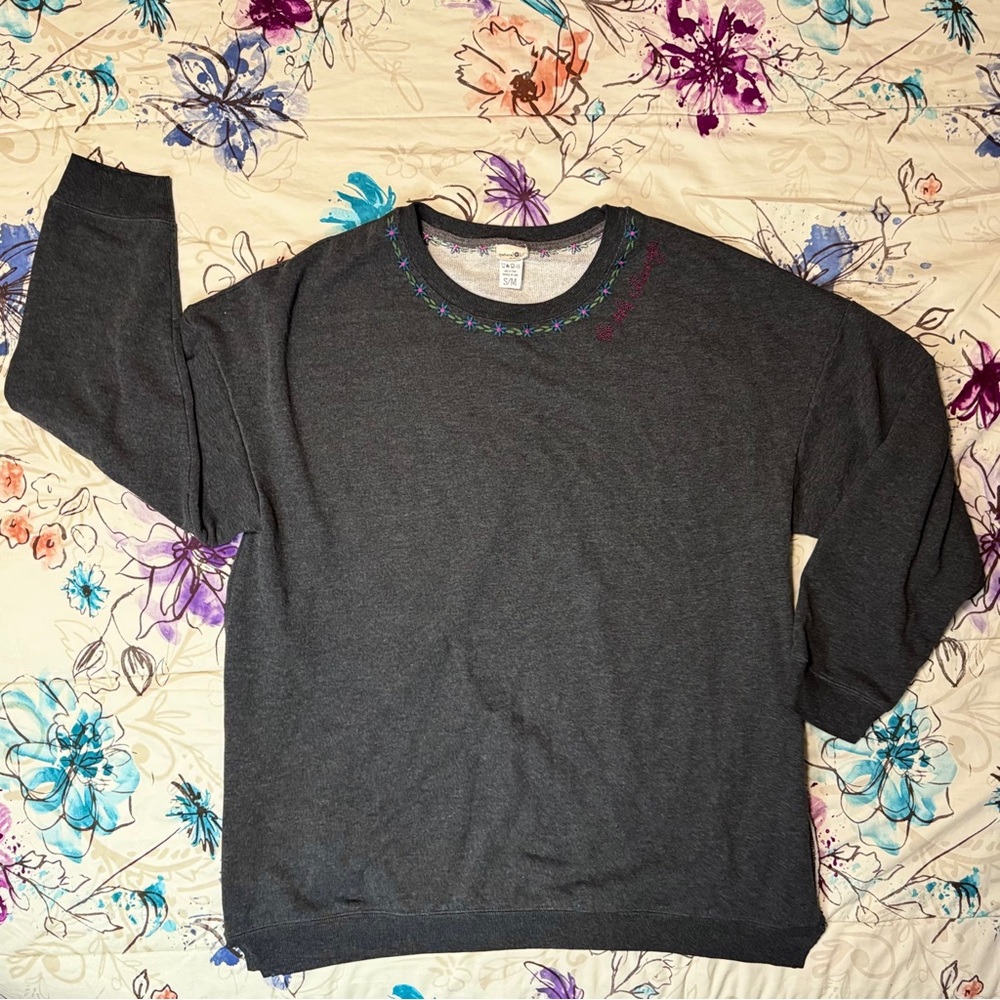 💜 RARE Natural Life Gray Oversized Embroidered Sweatshirt Size S/M - EUC